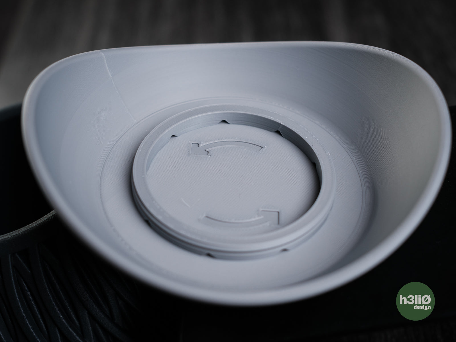 Alvao — сферичен planter с вълнообразен вертикален релеф