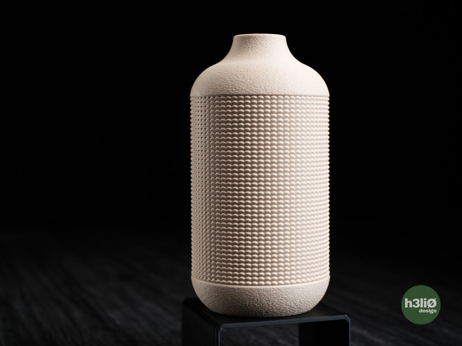 Faro — дизайнерска ваза с тактилна текстура