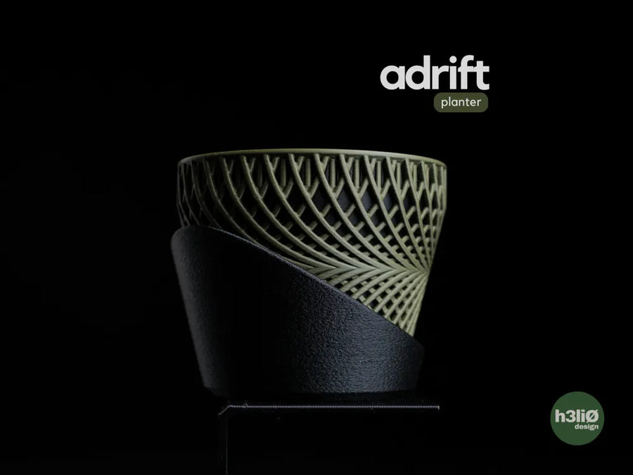 Adrift — саксия с вълнообразен мотив и наклонена основа