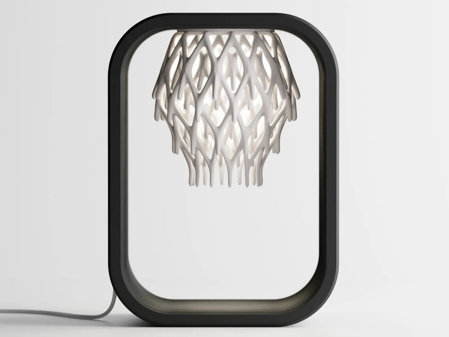Tessar — скулптурна настолна лампа с LED светлина