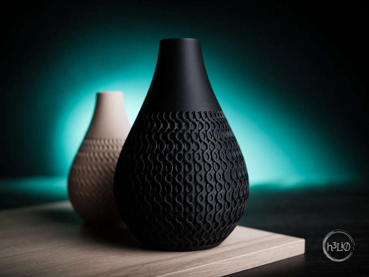 Echo — дизайнерска ваза с вълнообразен релеф