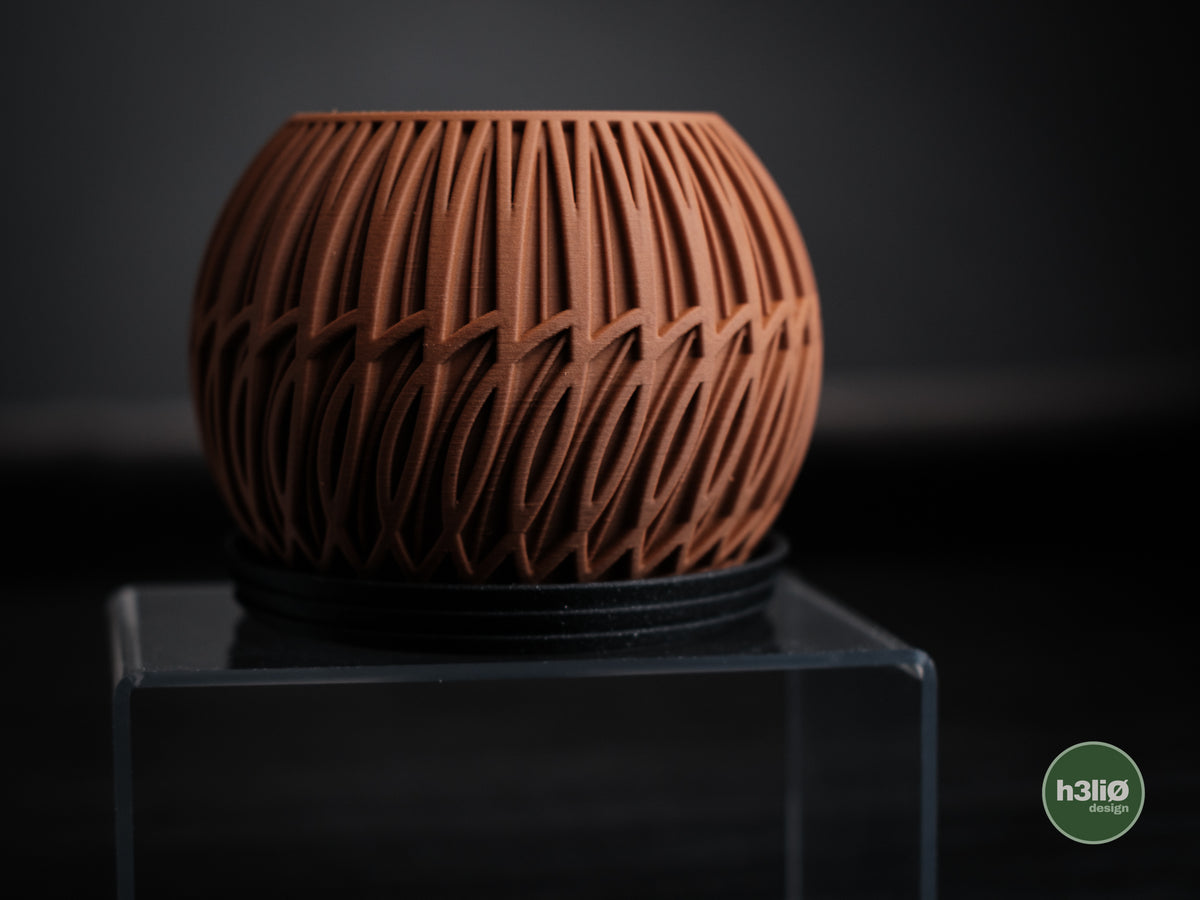 Lumen — комплект сферични planter-и с ажурен листовиден мотив