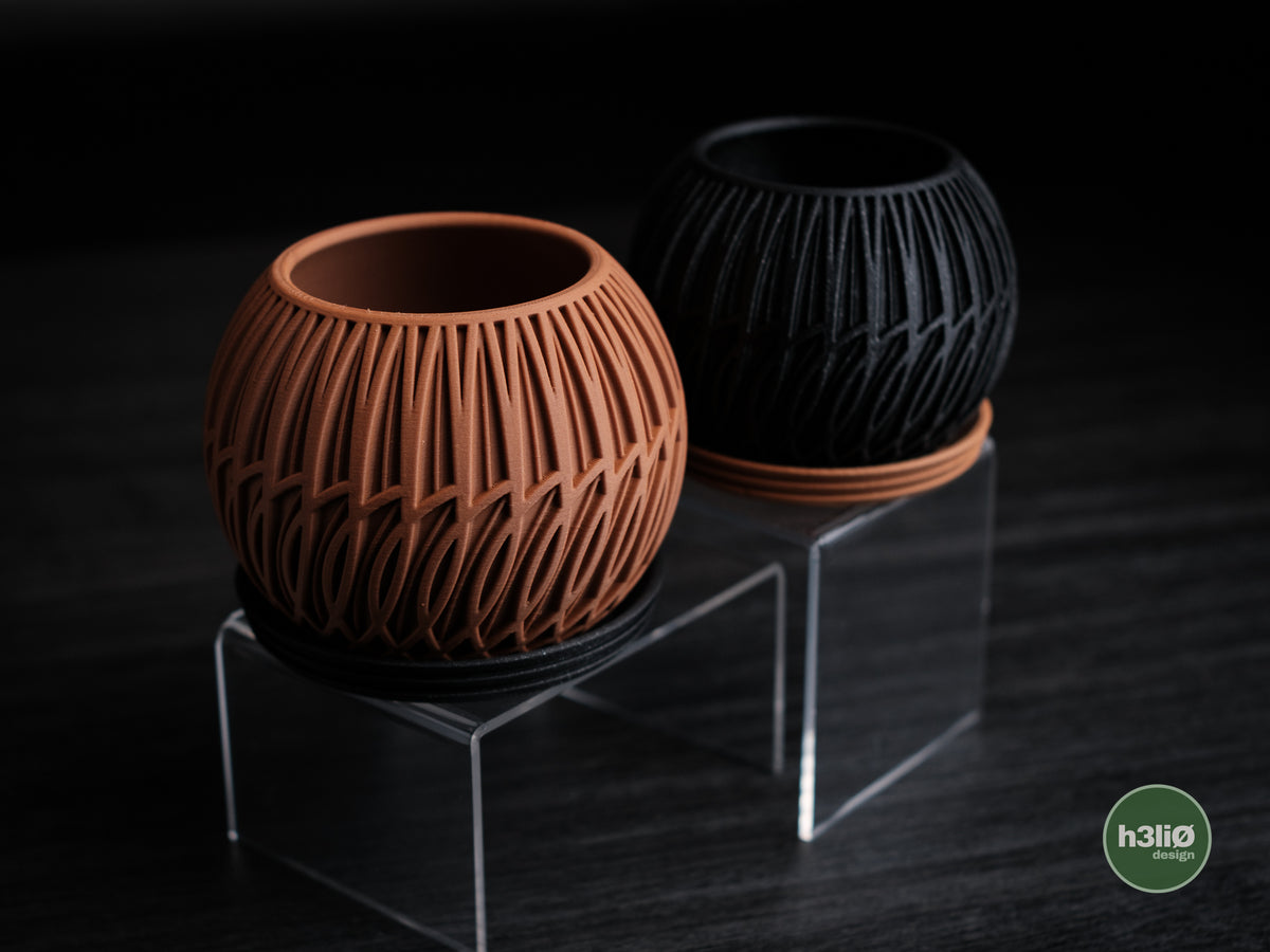 Lumen — комплект сферични planter-и с ажурен листовиден мотив