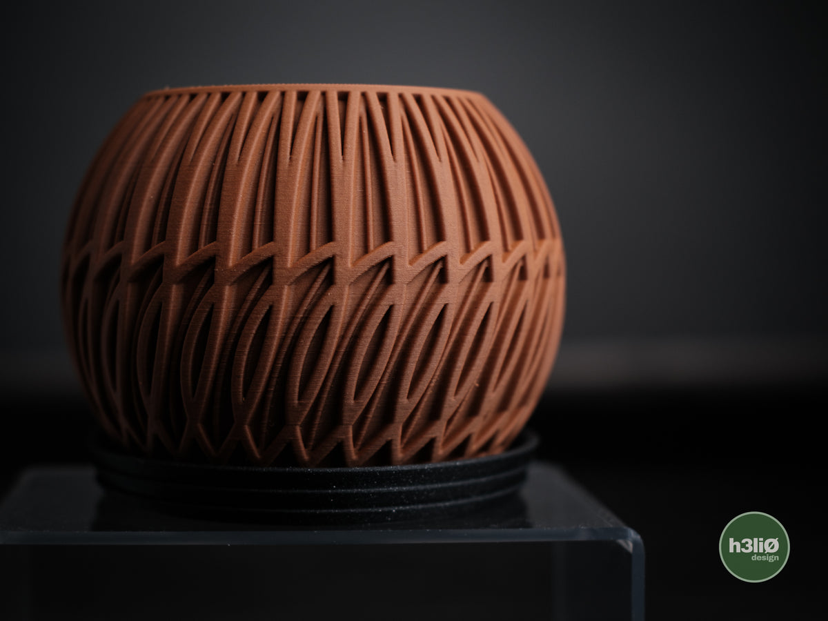 Lumen — комплект сферични planter-и с ажурен листовиден мотив